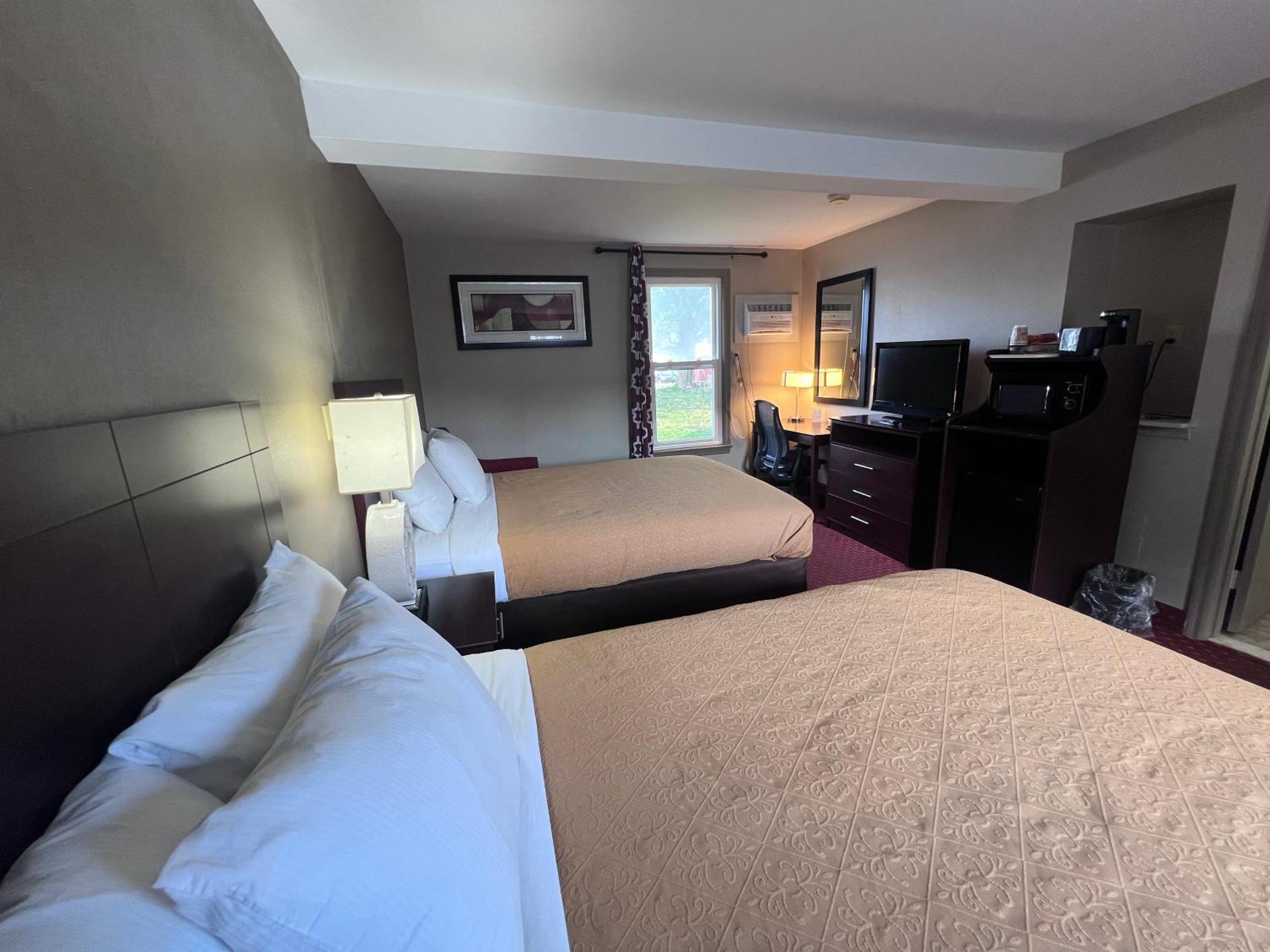 Rodeway & Hotel 3*