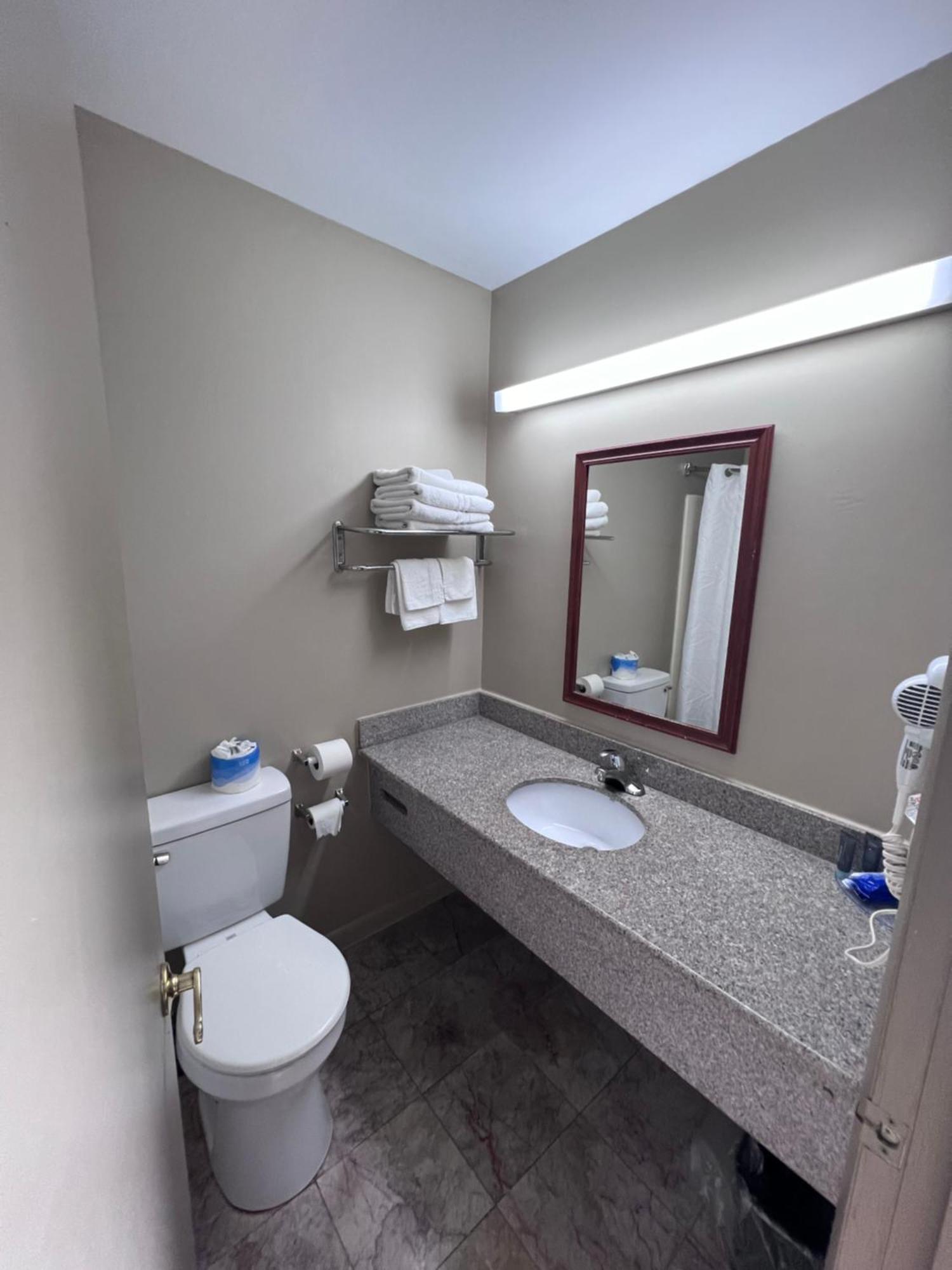 Rodeway & Hotel 3*