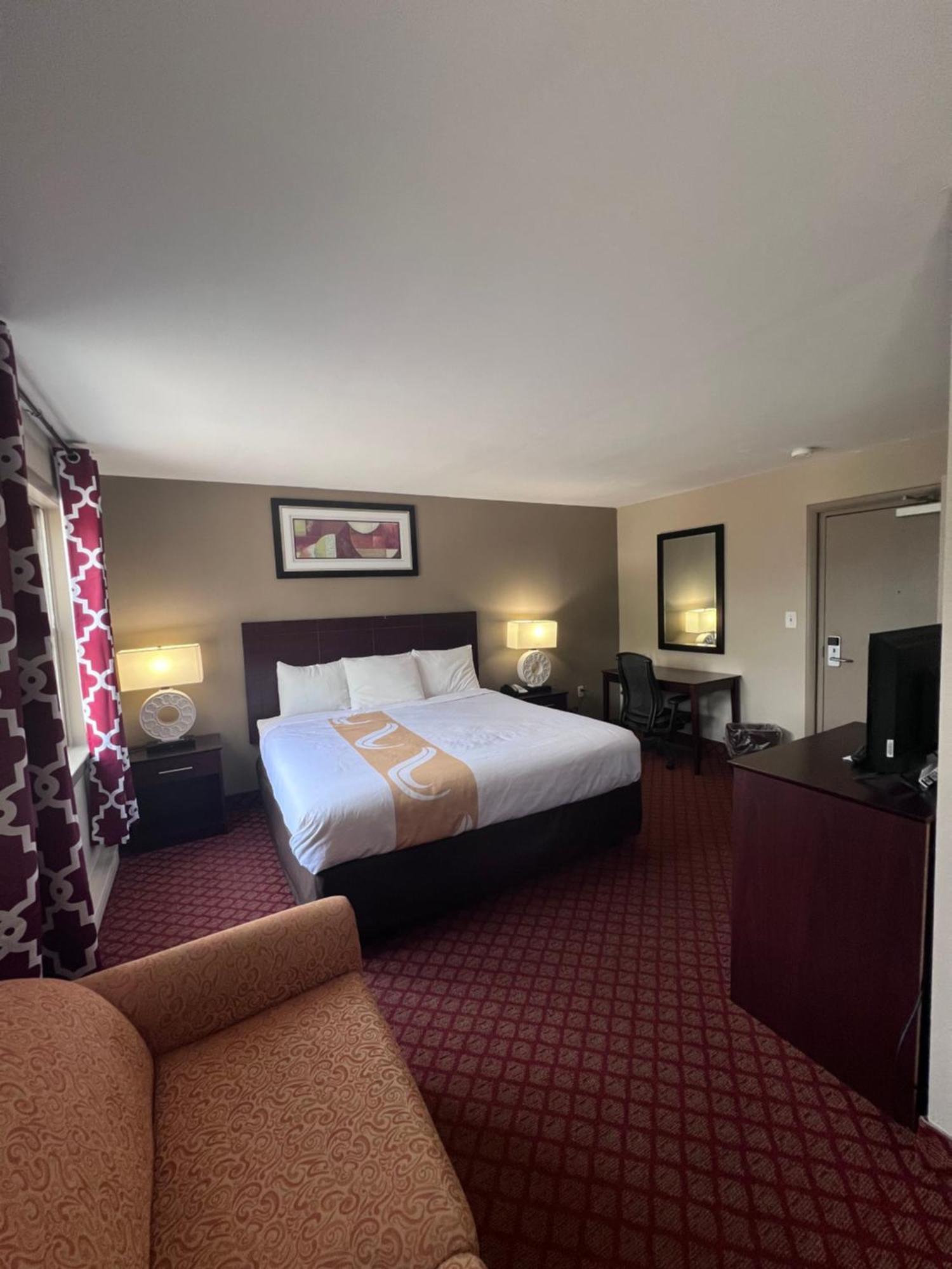 Rodeway & Hotel 3*