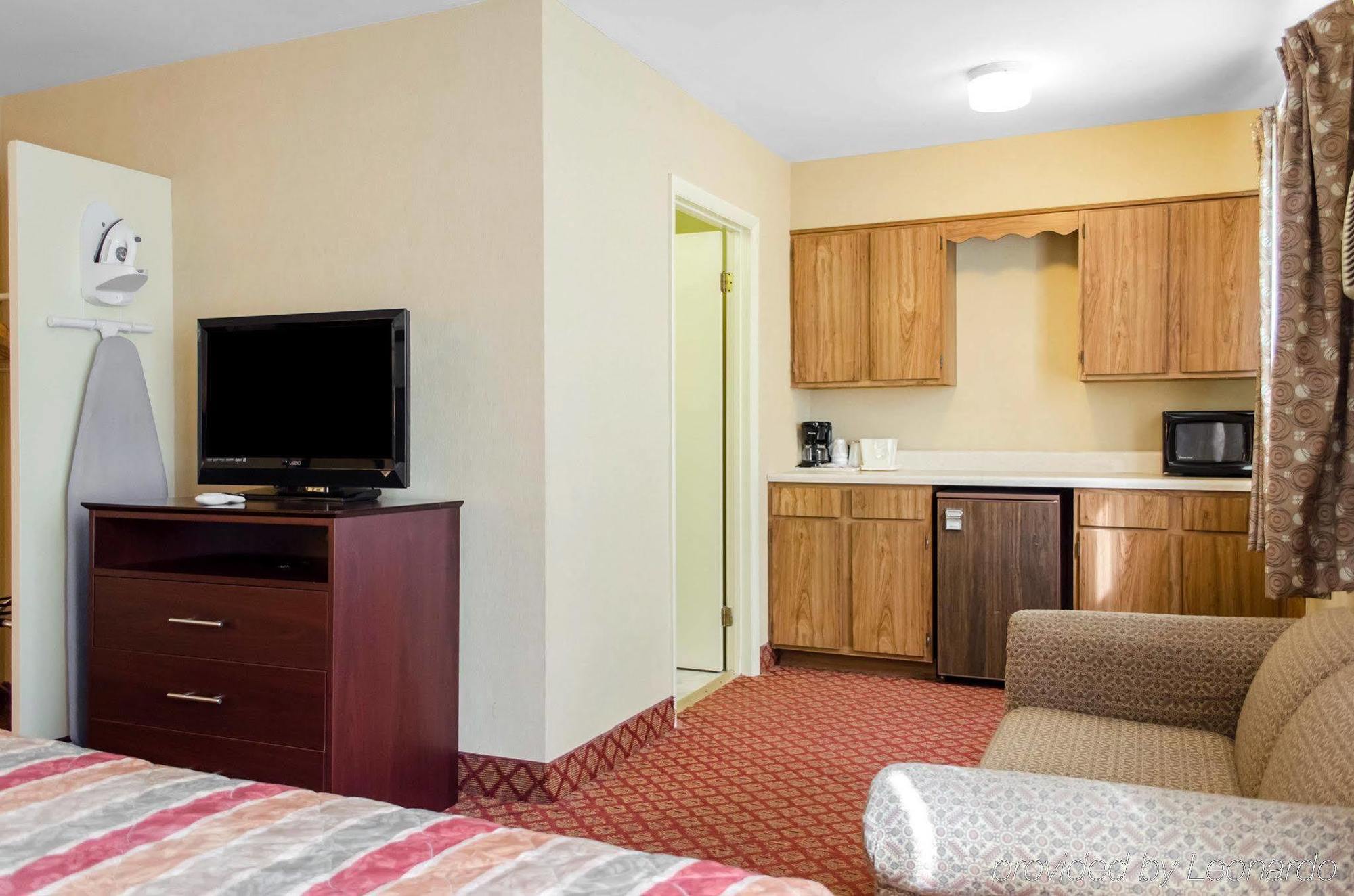 Rodeway & Hotel